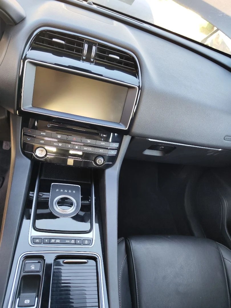 Foto de SISTEMA AUDIO / RADIO CD JAGUAR F-PACE 3.0 V6 Diesel CAT (301 CV / 221 KW) referencia GX6319C299AC