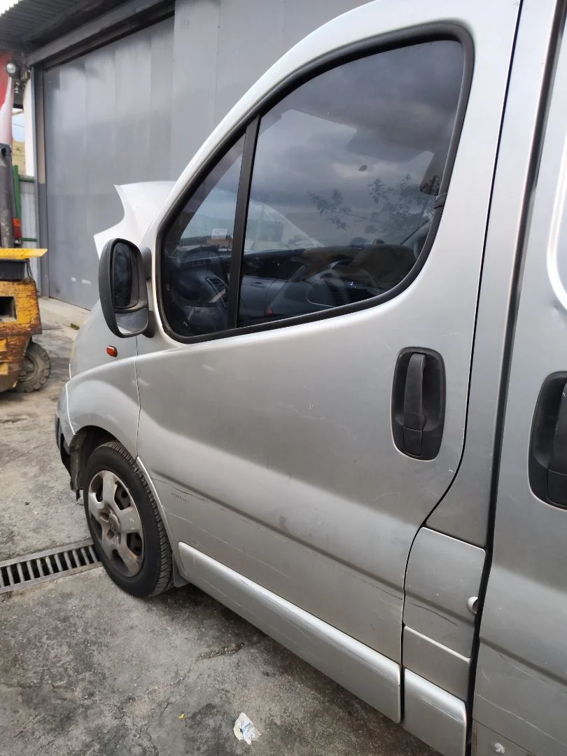 Foto de PUERTA DELANTERA IZQUIERDA OPEL VIVARO FURGÓN/COMBI 2.0 16V CDTI (114 CV / 84 KW)