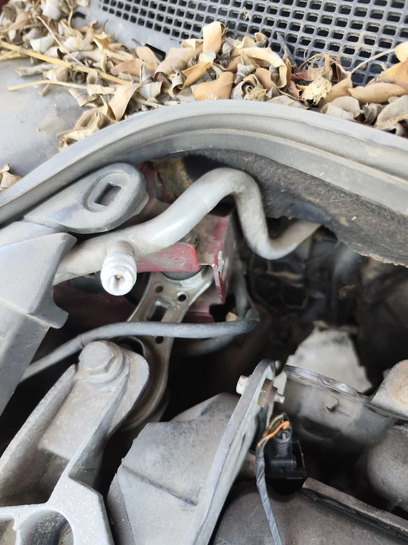 Foto de TUBOS AIRE ACONDICIONADO RENAULT MEGANE II BERLINA 3P 1.9 dCi Diesel (120 CV / 88 KW)