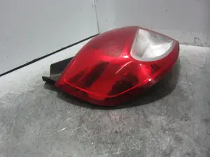 Foto de PILOTO TRASERO IZQUIERDO RENAULT CLIO III 1.2 (75 CV / 55 KW) referencia 8200886944 foto 2