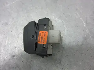 Foto de INTERRUPTOR DACIA DOKKER 1.5 dCi Diesel FAP CAT (90 CV / 66 KW) referencia 25503653R foto 2