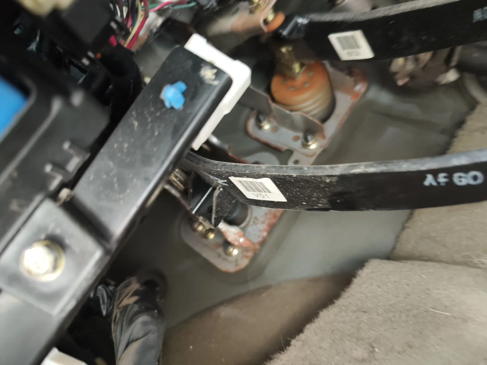 Foto de CAJA RELES / FUSIBLES HYUNDAI SANTA FE (SM) 2.4 CAT (146 CV / 107 KW)