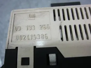 Foto de PANTALLA MULTIFUNCION OPEL ASTRA G BERLINA 1.7 Turbodiesel CAT (X 17 DTL / 2H8) (68 CV / 50 KW) referencia 09133266 foto 3