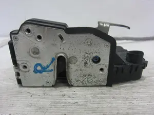 Foto de CERRADURA PUERTA DELANTERA IZQUIERDA BMW SERIE 3 BERLINA (E46) 2.0 Diesel CAT (116 CV / 85 KW) referencia 51217011241 foto 6