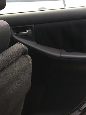 Foto de MANETA INTERIOR TRASERA DERECHA TOYOTA COROLLA (E12) 1.4 16V CAT (97 CV / 71 KW)