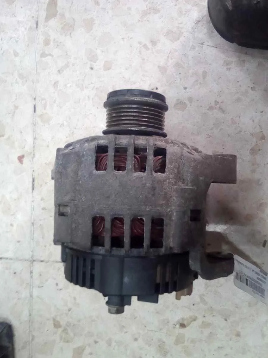 Foto de ALTERNADOR RENAULT SCENIC I (JA...) 1.9 dCi Diesel CAT (102 CV / 75 KW) referencia 8200054588