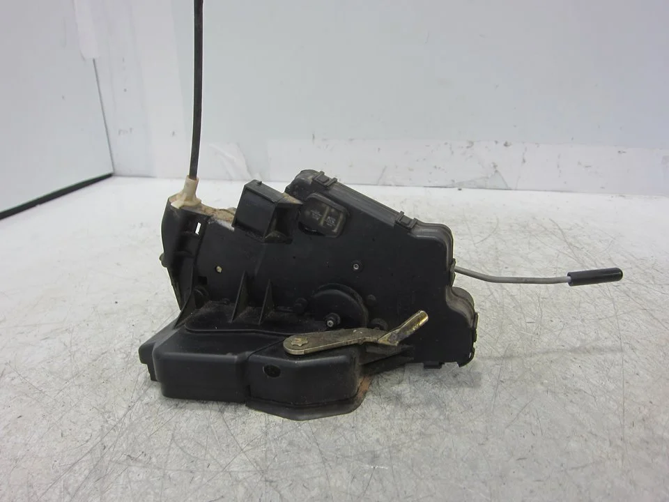 Foto de CERRADURA PUERTA TRASERA IZQUIERDA BMW SERIE 3 BERLINA (E46) 2.0 16V Diesel CAT (136 CV / 100 KW)