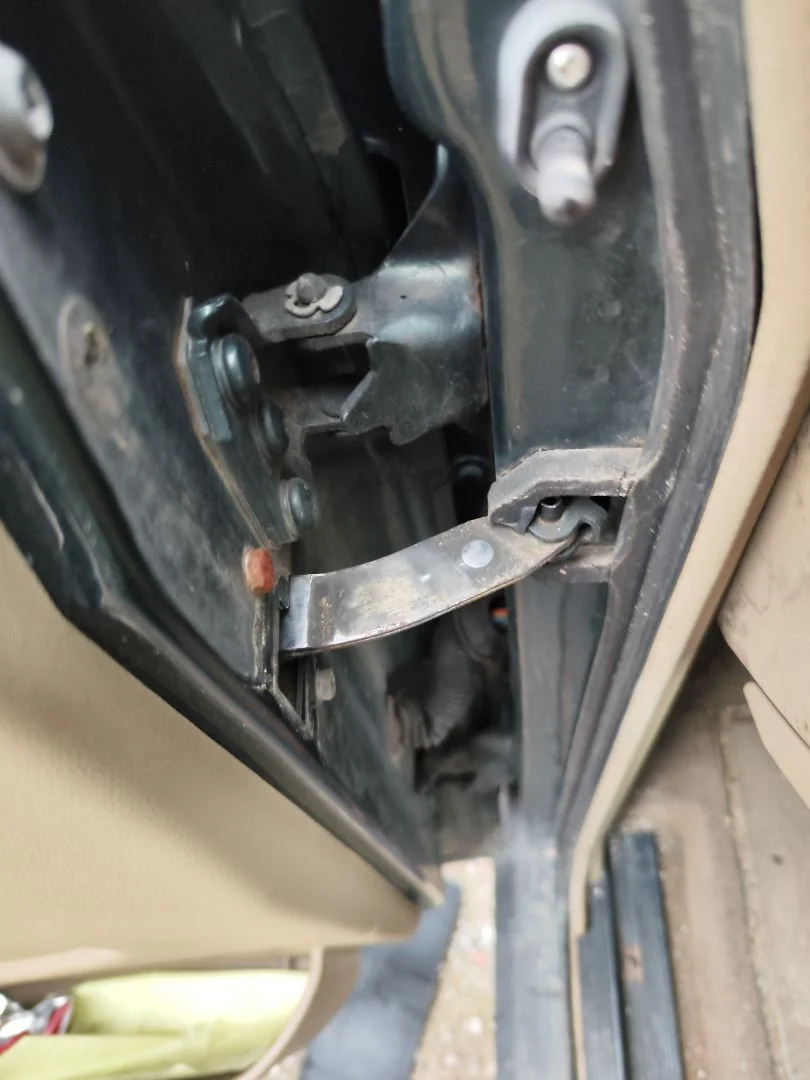 Foto de RETENEDOR PUERTA LAND ROVER DISCOVERY (LT) 4.0 V8 CAT (185 CV / 136 KW) referencia HY3223552AA