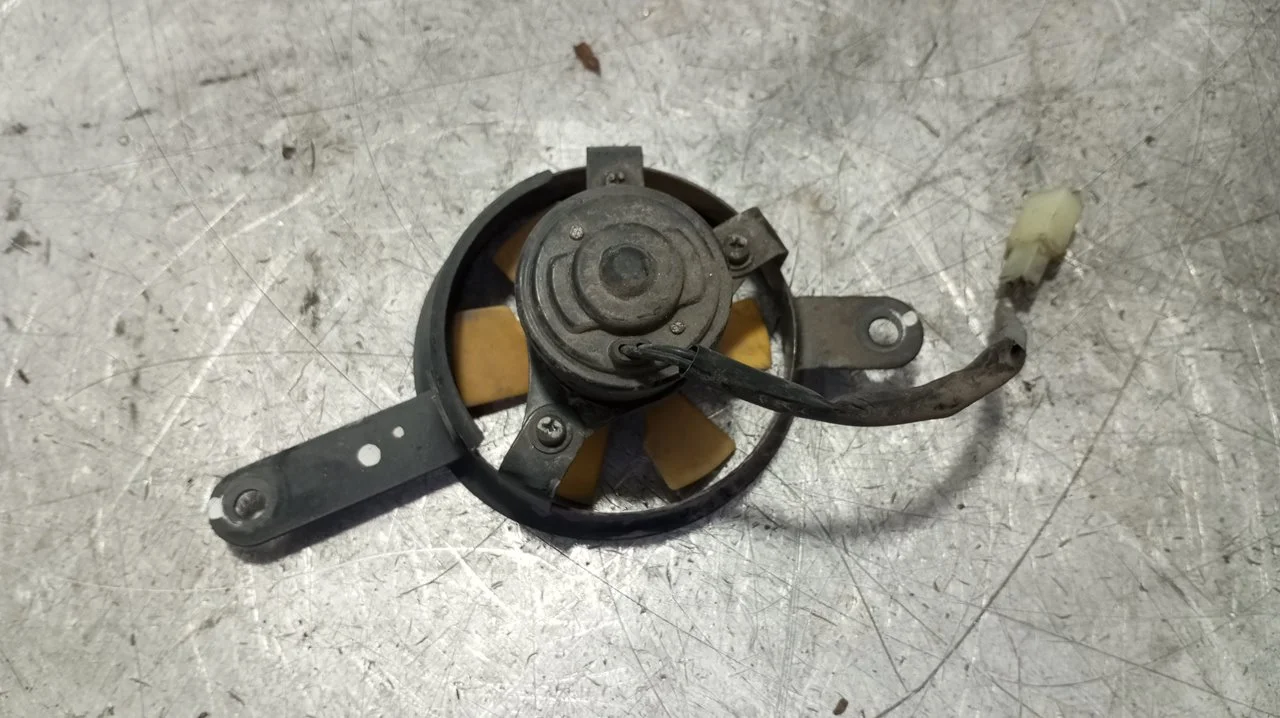 Foto de ELECTROVENTILADOR HONDA CBR 125R 125 cm3 - 10 kW G-CAT (14 CV / 10 KW)