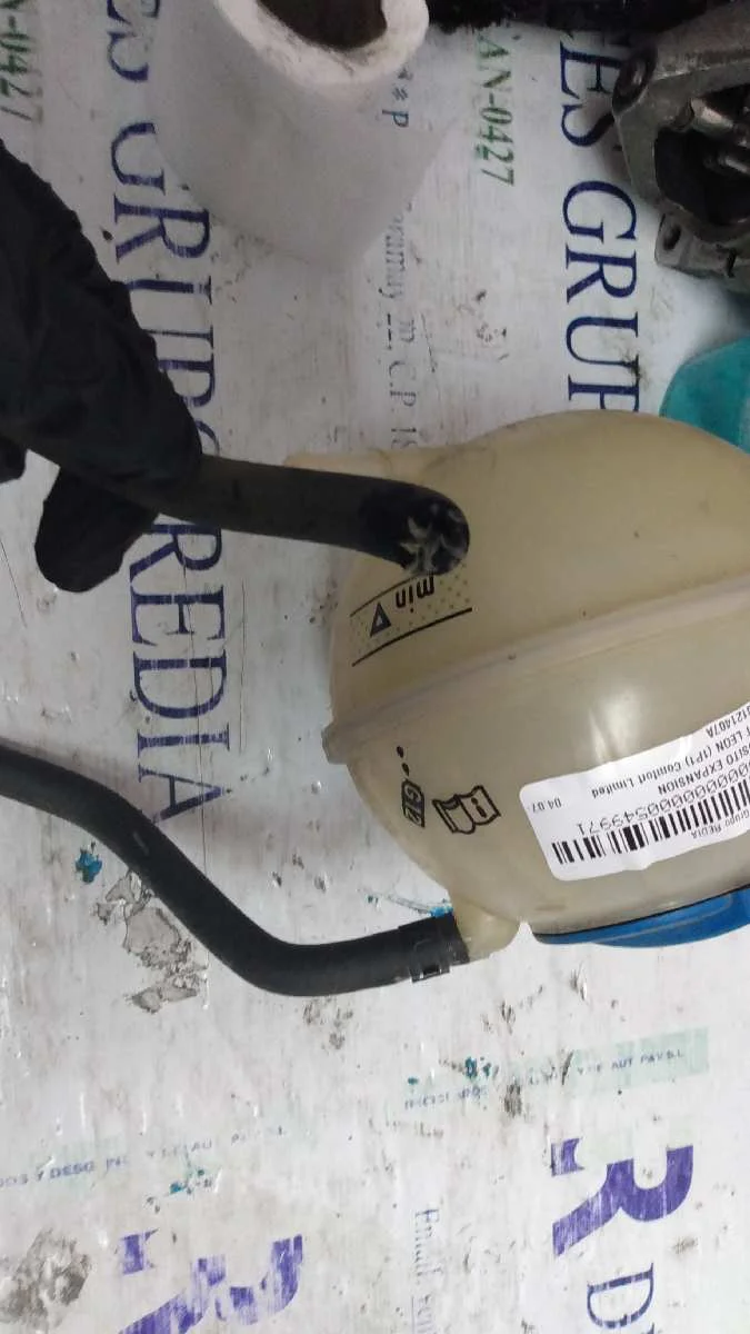 Foto de DEPOSITO EXPANSION SEAT LEON (1P1) 1.6 (102 CV / 75 KW) referencia 1K0121407A