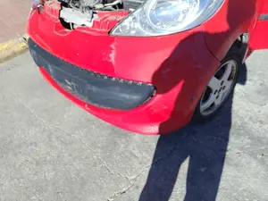 Foto de PARAGOLPES DELANTERO PEUGEOT 107 1.0 CAT (384F) (68 CV / 50 KW)