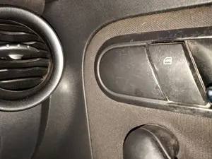 Foto de MANDO ELEVALUNAS DELANTERO DERECHO SEAT IBIZA (6L1)