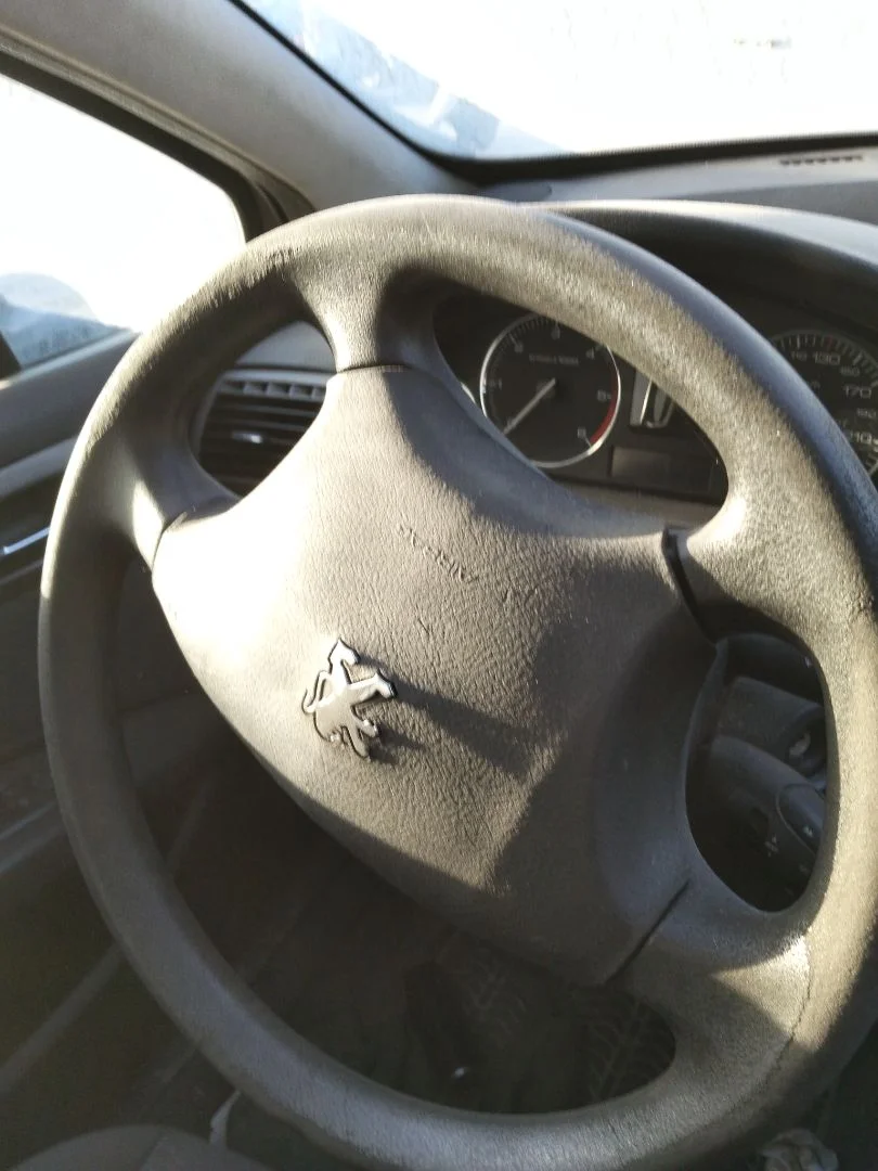 Foto de AIRBAG DELANTERO IZQUIERDO PEUGEOT 407 1.6 HDi FAP CAT (9HZ / DV6TED4) (109 CV / 80 KW)