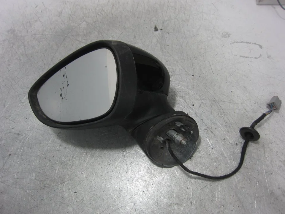 Foto de RETROVISOR IZQUIERDO FORD FIESTA (CNN) 1.5 TDCi CAT (75 CV / 55 KW) referencia 4202012