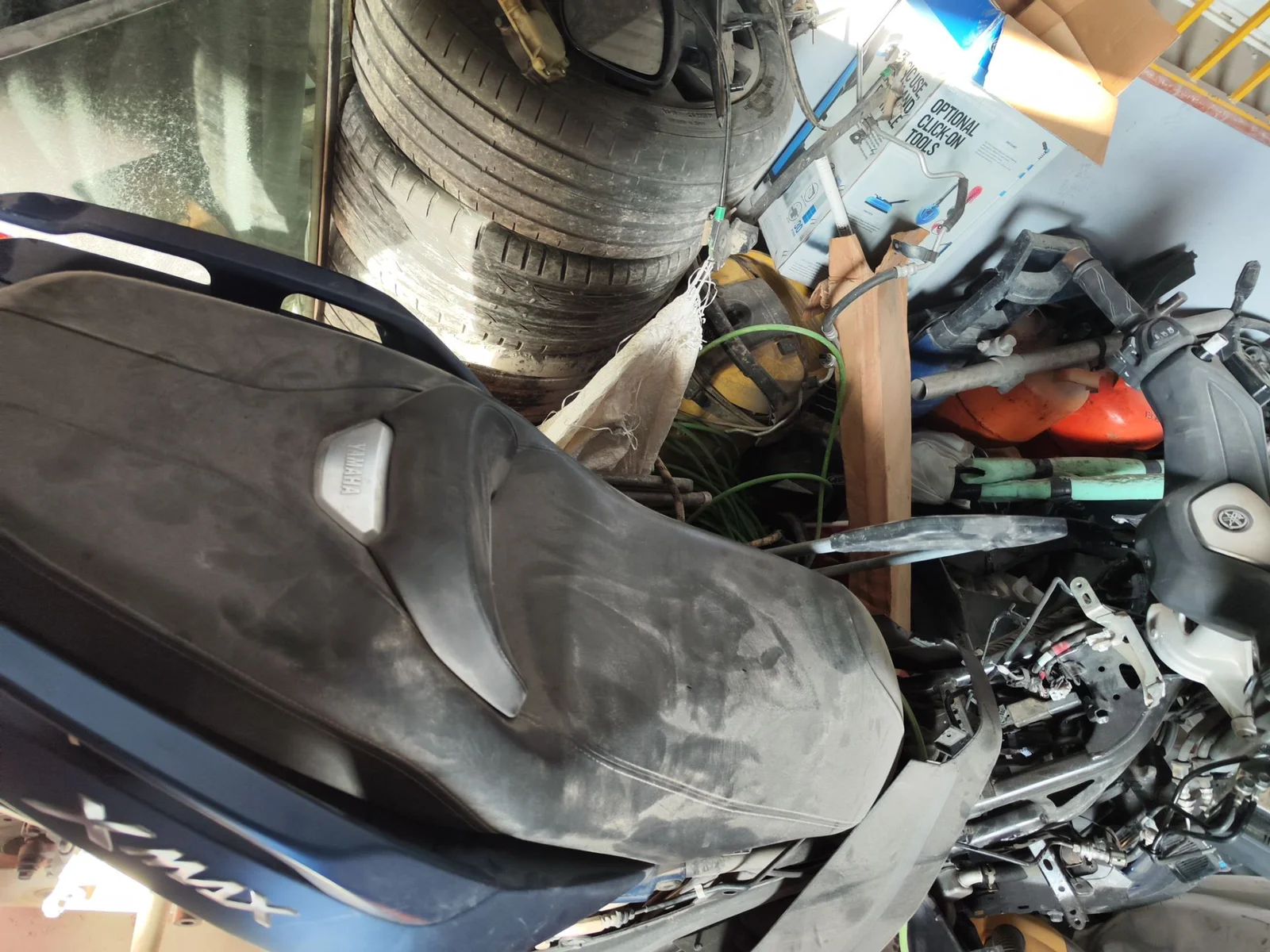 Foto de ASIENTO DELANTERO YAMAHA X-MAX 250 250 cm3 - 15 kW (20 CV / 15 KW)
