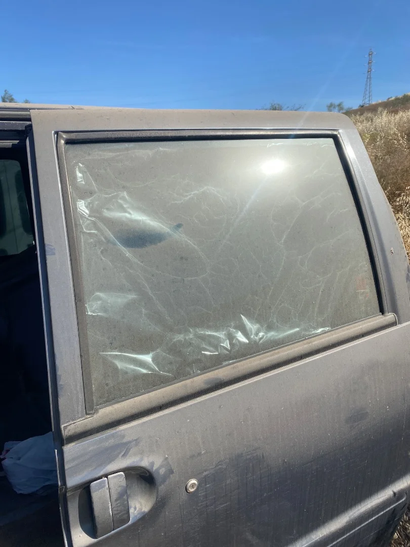 Foto de LUNA TRASERA IZQUIERDA NISSAN SERENA (C23M) 2.3 Diesel (75 CV / 55 KW)