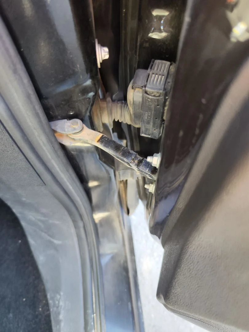 Foto de RETENEDOR PUERTA OPEL CORSA D 1.2 16V CAT (Z 12 XEP / LB4) (80 CV / 59 KW)