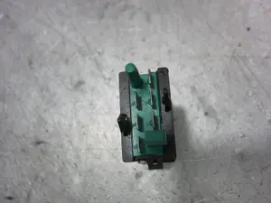 Foto de INTERRUPTOR VOLKSWAGEN PASSAT BERLINA (3B2) 1.9 TDI (116 CV / 85 KW) referencia 3B0963563 foto 2