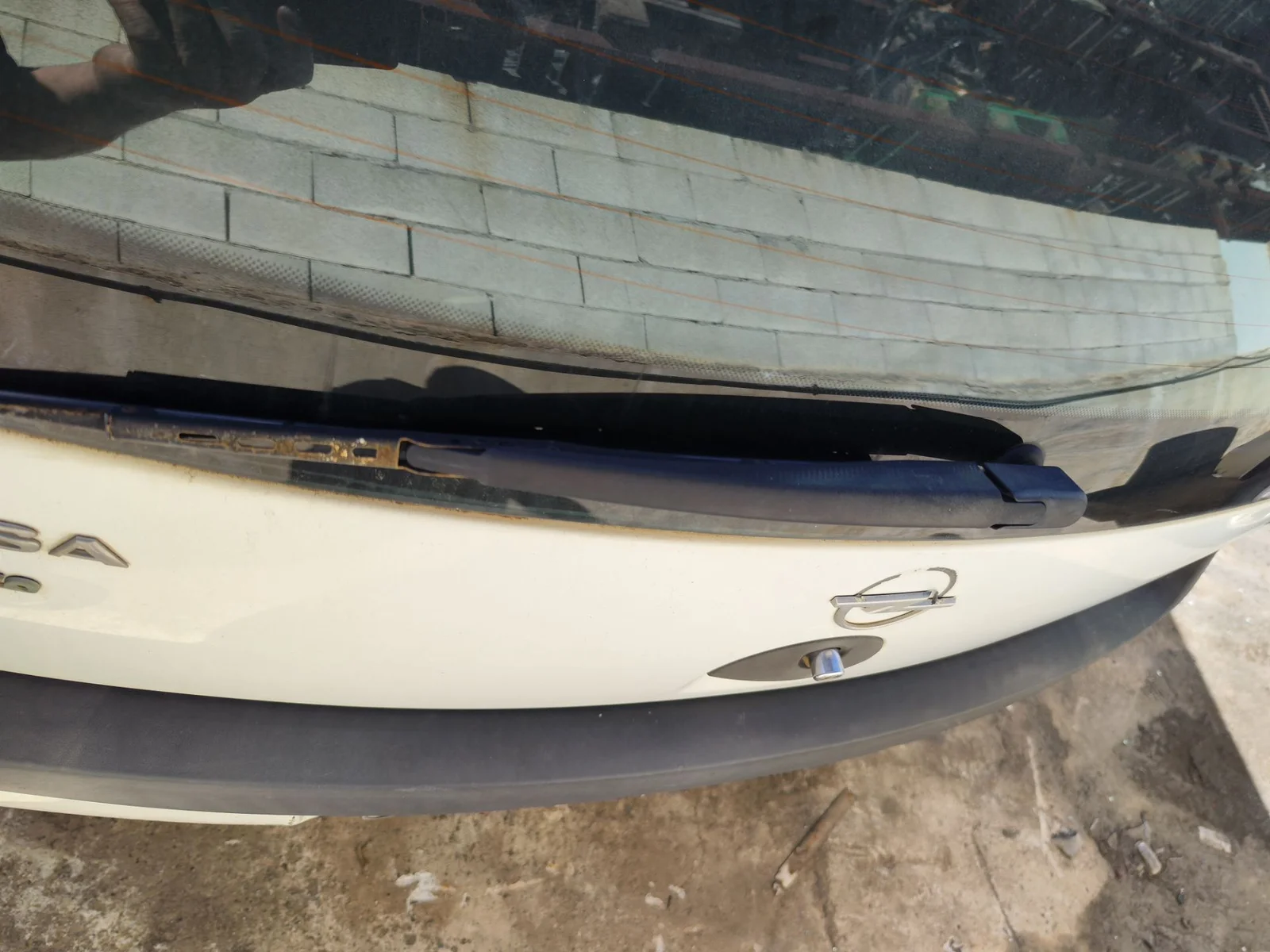 Foto de MOTOR LIMPIA TRASERO OPEL CORSA C 1.2 16V CAT (Z 12 XE / LW4) (75 CV / 55 KW)