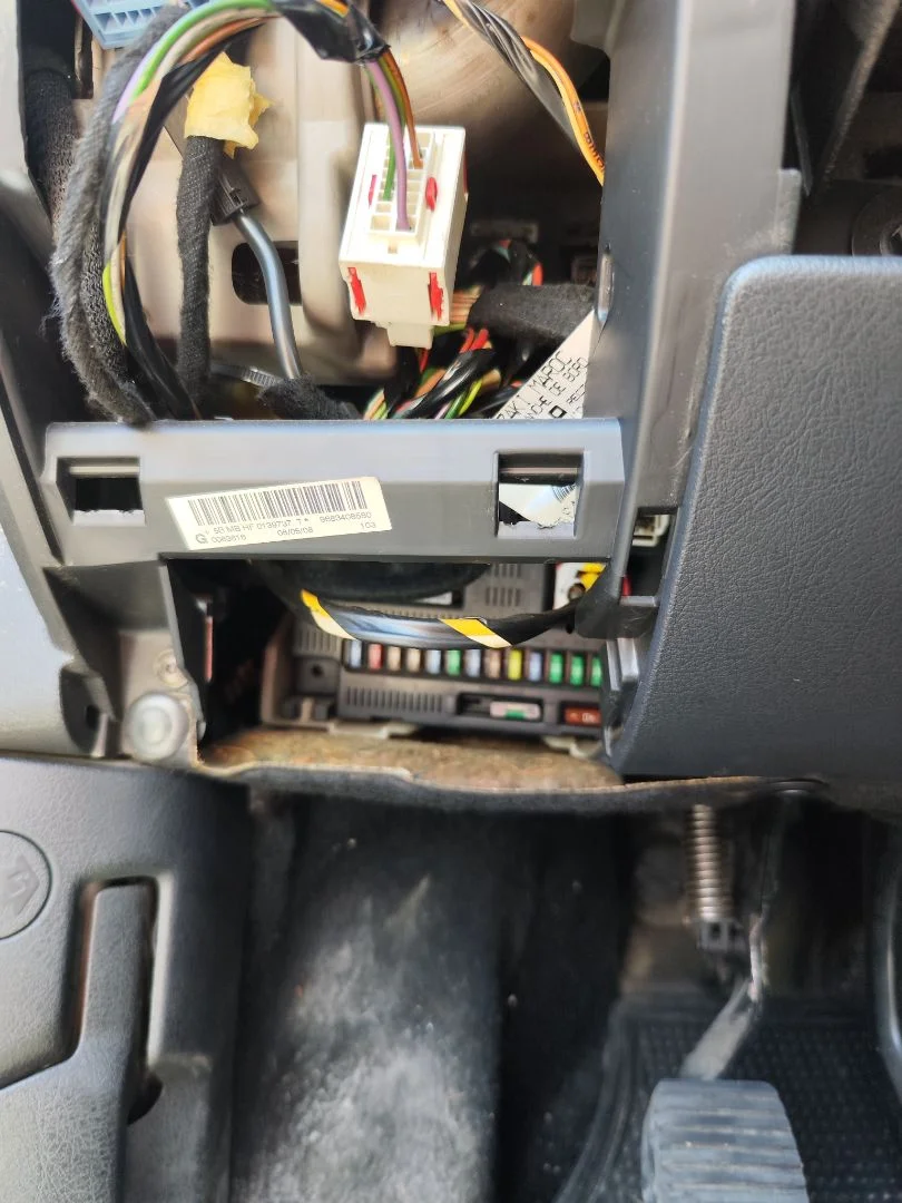 Foto de CAJA RELES / FUSIBLES PEUGEOT 207 1.4 (73 CV / 54 KW)