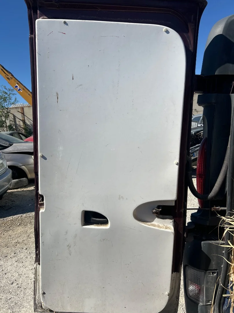 Foto de GUARNECIDO PORTON TRASERO RENAULT TRAFIC II FURGÓN 2.5 dCi Diesel CAT (135 CV / 99 KW)