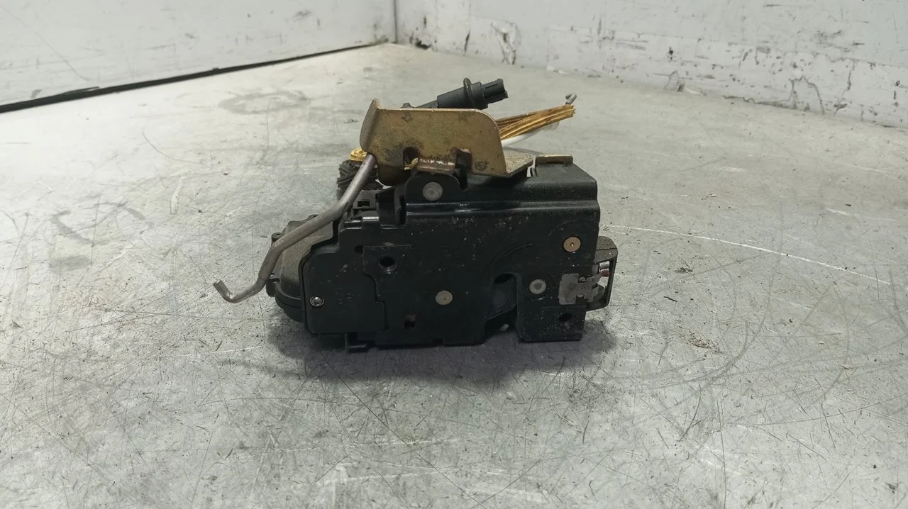 Foto de CERRADURA PUERTA TRASERA DERECHA AUDI A6 BERLINA (4B2) 2.5 V6 24V TDI (150 CV / 110 KW) referencia 4B0839016B