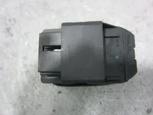 Foto de MANDO ELEVALUNAS TRASERO IZQUIERDO PEUGEOT 206 1.4 HDi (68 CV / 50 KW) referencia 96316306XT foto 2