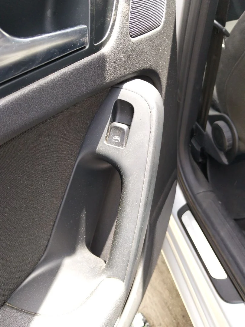 Foto de MANDO ELEVALUNAS TRASERO IZQUIERDO AUDI A4 BERLINA (8K2) 2.0 16V TDI (143 CV / 105 KW)
