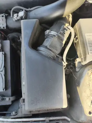 Foto de CAJA FILTRO AIRE VOLVO S40 BERLINA 1.9 Diesel CAT (116 CV / 85 KW) referencia 30620819