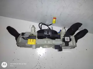 Foto de MANDO MULTIFUNCION RENAULT MEGANE III COUPE 1.9 dCi Diesel FAP (131 CV / 96 KW) referencia 255670019RB foto 4