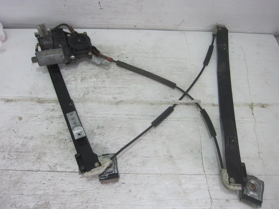 Foto de ELEVALUNAS DELANTERO IZQUIERDO FORD MONDEO BERLINA (GE) 3.0 V6 24V CAT (226 CV / 166 KW) referencia 130821770