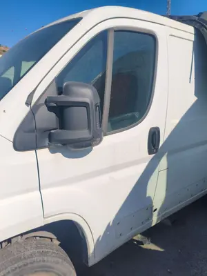 Foto de PUERTA DELANTERA IZQUIERDA FIAT DUCATO 3 FURGÓN 33 2.2 JTD CAT (101 CV / 74 KW) referencia 0046862842