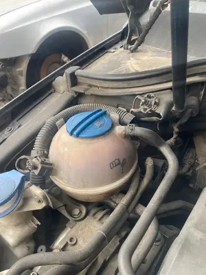 Foto de DEPOSITO EXPANSION VOLKSWAGEN PASSAT BERLINA (3C2) 2.0 TDI (140 CV / 103 KW) referencia 1K0121407F