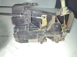 Foto de CERRADURA PUERTA DELANTERA IZQUIERDA OPEL ASTRA G BERLINA 1.7 16V DTI CAT (Y 17 DT / LR6) (75 CV / 55 KW) referencia 90561151 foto 4