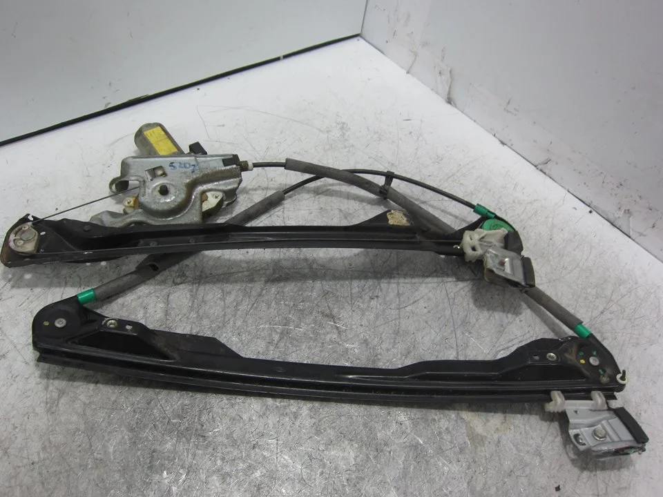 Foto de ELEVALUNAS DELANTERO DERECHO FORD FOCUS FAMILIAR (CAK) 1.8 TDCi CAT (101 CV / 74 KW) referencia XS4123200