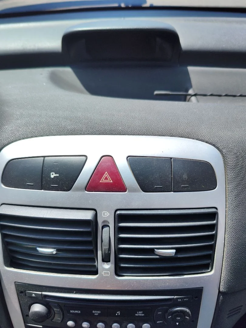 Foto de WARNING PEUGEOT 307 BERLINA (S2) 1.4 16V CAT (KFU / ET3J4) (88 CV / 65 KW)