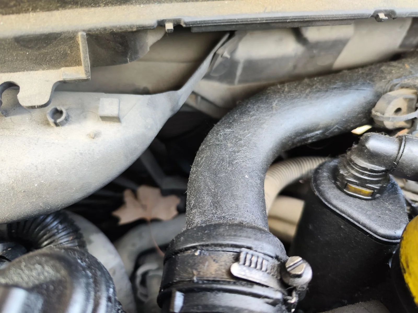 Foto de ELECTROVENTILADOR RADIADOR AIRE ACONDICIONADO RENAULT SCENIC II (JM) 1.9 dCi Diesel (120 CV / 88 KW)