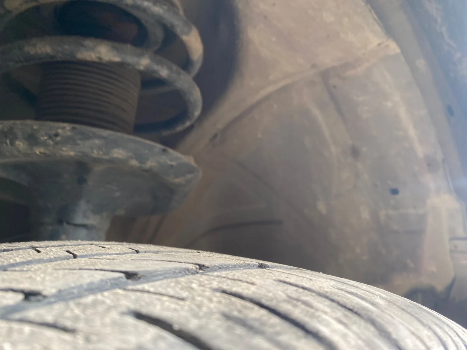 Foto de PASO RUEDA DELANTERO DERECHO BMW SERIE X3 (E83) 2.0 Turbodiesel CAT (177 CV / 130 KW)