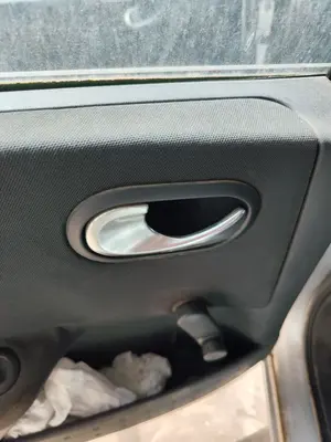 Foto de MANETA INTERIOR TRASERA IZQUIERDA RENAULT MEGANE II GRANDTOUR 1.5 dCi Diesel CAT (86 CV / 63 KW)