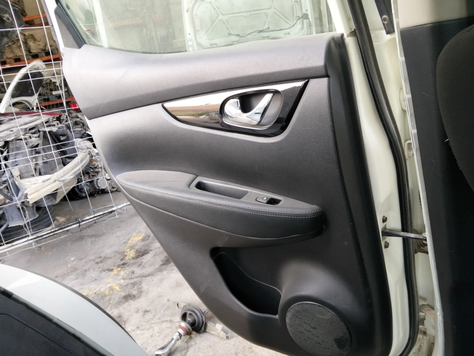 Foto de GUARNECIDO PUERTA TRASERA IZQUIERDA NISSAN QASHQAI (J11E) 1.2 16V CAT (116 CV / 85 KW)