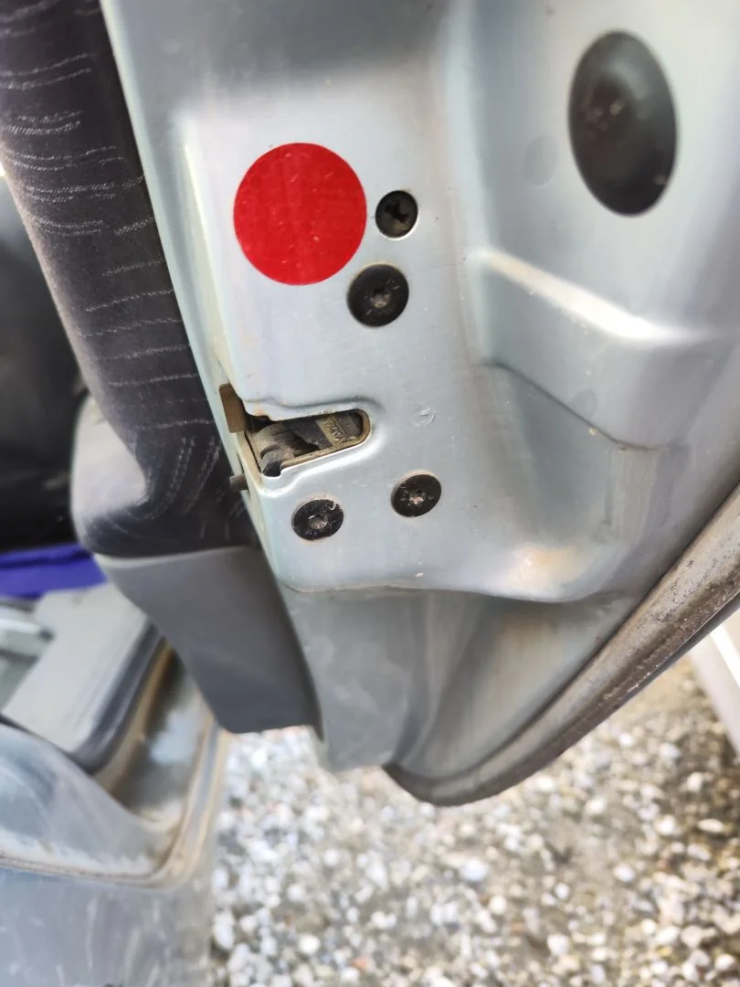 Foto de CERRADURA PUERTA TRASERA DERECHA RENAULT LAGUNA II (BG0) 1.8 CAT (120 CV / 88 KW)