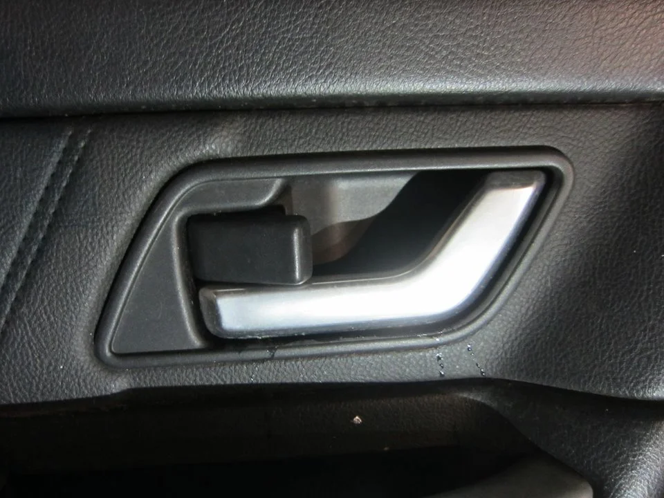 Foto de MANETA INTERIOR TRASERA IZQUIERDA LAND ROVER RANGE ROVER SPORT 2.7 Td V6 CAT (190 CV / 140 KW) referencia AH2222601AB