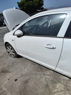 Foto de PUERTA DELANTERA IZQUIERDA OPEL CORSA D 1.3 16V CDTI (75 CV / 55 KW) referencia 93191126 foto 2