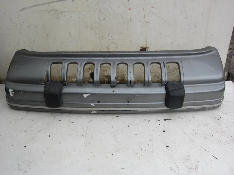 Foto de PARAGOLPES DELANTERO CHRYSLER JEEP GR.CHEROKEE (ZJ)/(Z) 5.2 V8 CAT (211 CV / 155 KW)