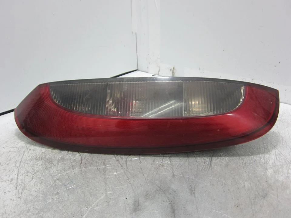 Foto de PILOTO TRASERO IZQUIERDO OPEL CORSA C 1.7 16V DTI CAT (Y 17 DT / LR6) (75 CV / 55 KW) referencia 09114336