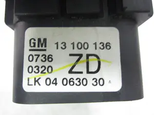 Foto de MANDO LUCES OPEL ASTRA H BERLINA 1.4 16V (90 CV / 66 KW) referencia 13100136 foto 4