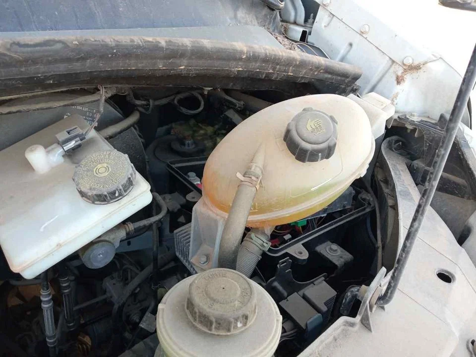 Foto de DEPOSITO EXPANSION NISSAN NV400 FURGON (X62) 2.3 dCi Diesel CAT (125 CV / 92 KW)
