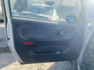 Foto de GUARNECIDO PUERTA DELANTERA IZQUIERDA SSANGYONG KORANDO 2.9 Turbodiesel CAT (120 CV / 88 KW)