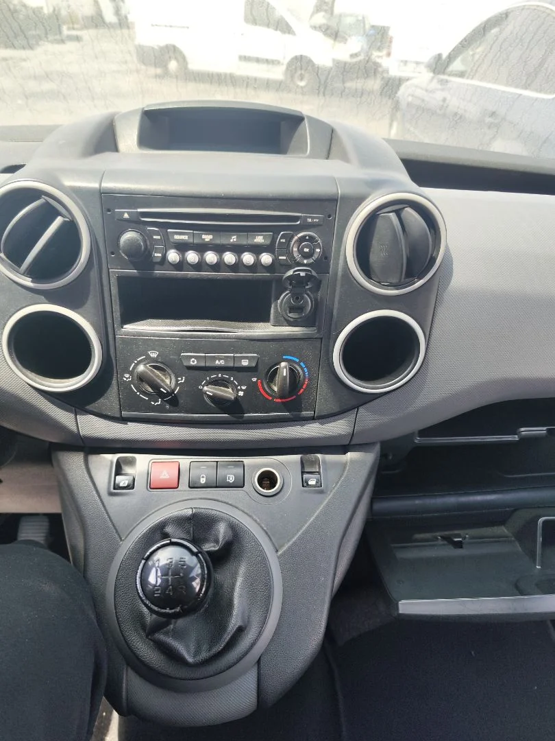 Foto de CONSOLA CENTRAL CITROEN BERLINGO FURGÓN 1.6 16V HDi FAP (90 CV / 66 KW)
