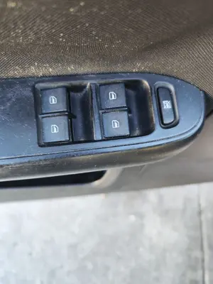 Foto de MANDO ELEVALUNAS DELANTERO IZQUIERDO SEAT CORDOBA BERLINA (6L2) 1.9 TDI (131 CV / 96 KW)